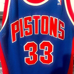 Detroit Pistons jersey